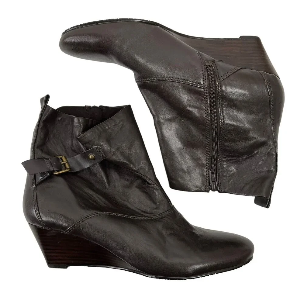 Nine West Size 11 Tulia Leather Wedge Bootie Ankle Boots Shoes Buckle Detail - Picture 1 of 10
